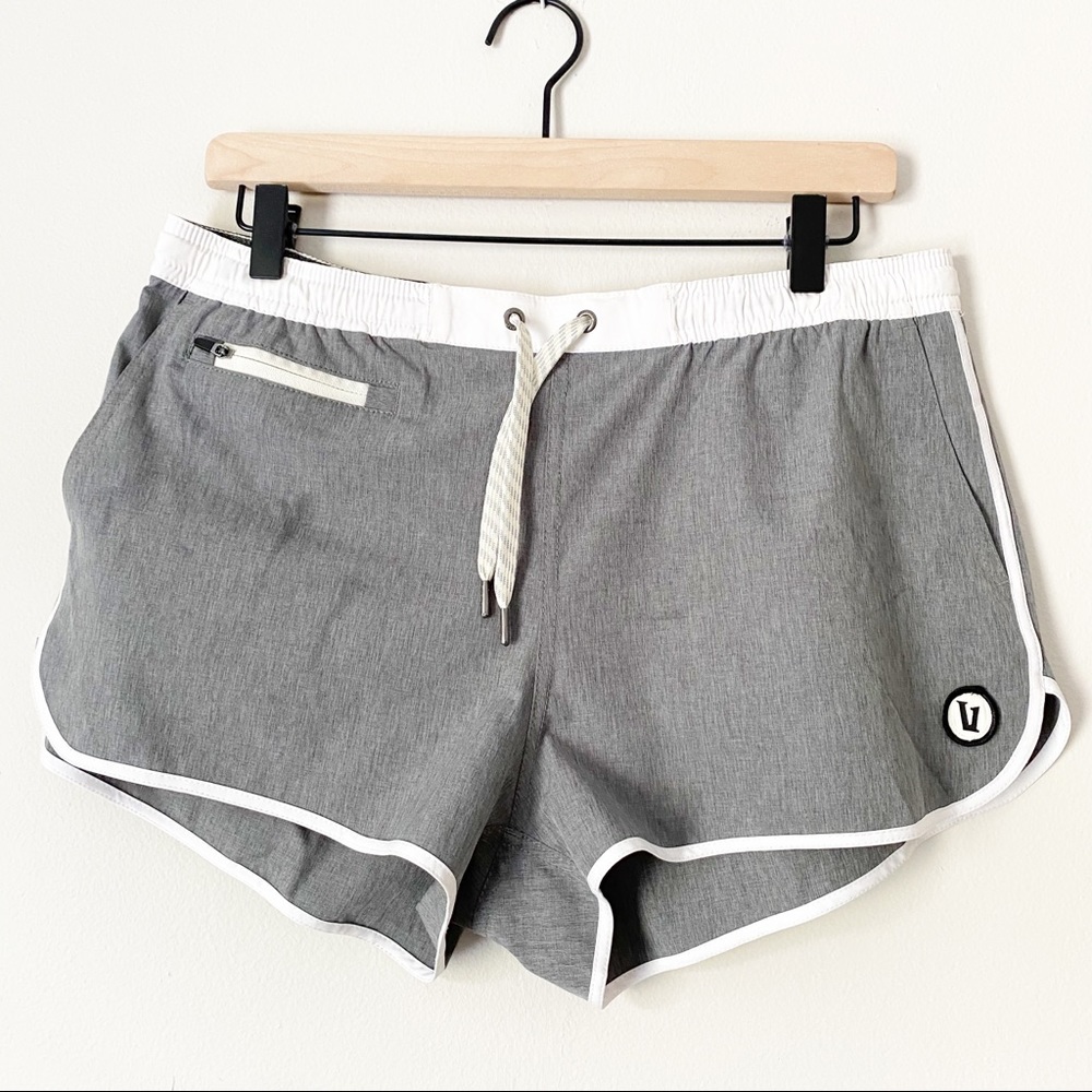 Vuori Tavi Yoga Shorts Large